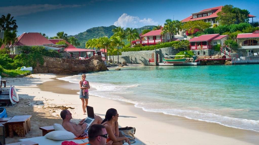 Met de combinatiereis Lounge bezoek je drie bovenwindse relaxte Caribische eilanden met een chique tintje in een vakantie. Leun achterover en geniet!